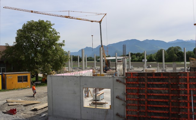 Feldhof modernisiert Betrieb: Neue Lagerhalle und Mitarbeiterunterkunft