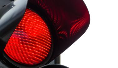 Bei Rot abgebogen, Unfall verursacht