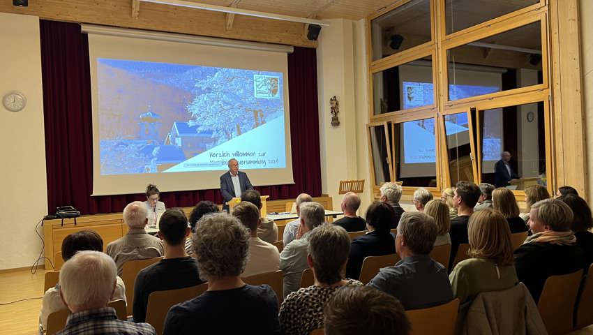 Kirchenpräsident Roman Ammann eine finanziell stabile Kirchgemeinde. Kirchenpräsident Roman Ammann eine finanziell stabile Kirchgemeinde.