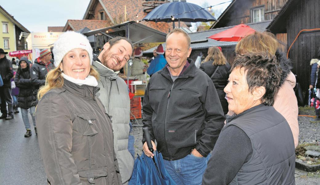 Wohin man blickte: Die Stimmung bei den Ausstellern, den «Beizern» und den Marktbesuchern war blendend. Einzig die Esel im Hintergrund schauten etwas traurig drein.