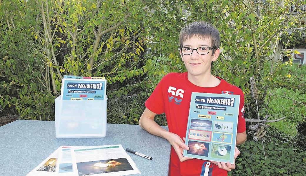 Lukas Oesch präsentiert sein Buch mit über 30 naturwissenschaftlichen Experimenten für jedermann.