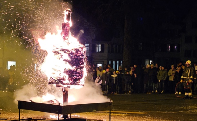 Die Fasnachtsmontag-Clique bleibt nicht kleben, «klebt» aber Kontakte