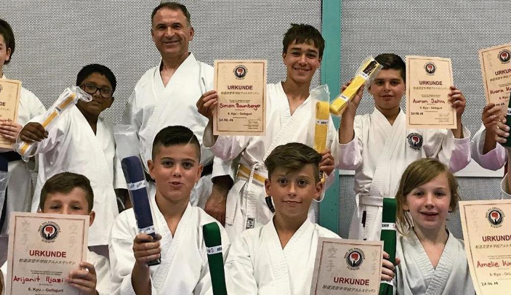 Alle Karatekas bestanden die Prüfungen