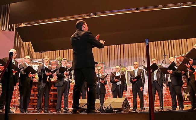 Viele Gäste am Liederabend in der kleinen Männerchor-Kneipe