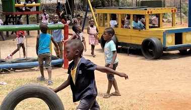 Grosse Herausforderung: FC-Kicker plant Spielplatz in Afrika