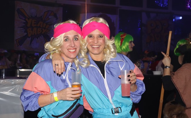 Schmutziger Donnerstag fand bei Maskenball buntes Ende