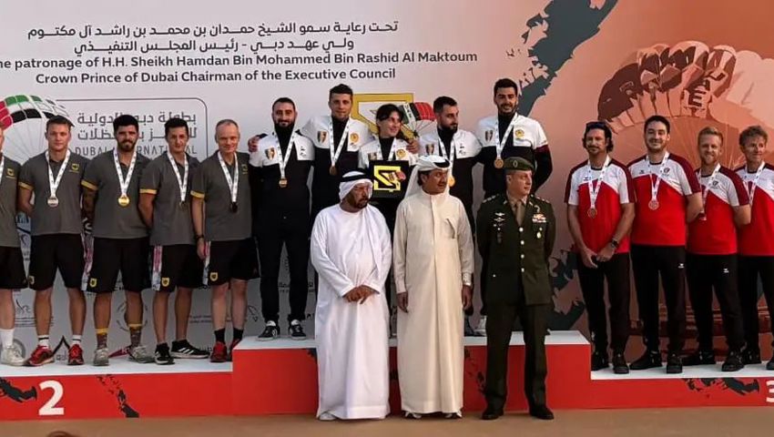 Das Schweizer Team auf dem dritten Platz am Wettkampf in Dubai. Das Schweizer Team auf dem dritten Platz am Wettkampf in Dubai.