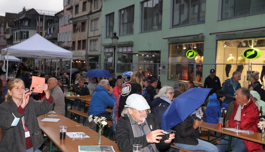 Nur gerade einige Regentropfen besuchten die Altstätter Marktgasse und machten danach wieder voll und ganz der guten Stimmung Platz.