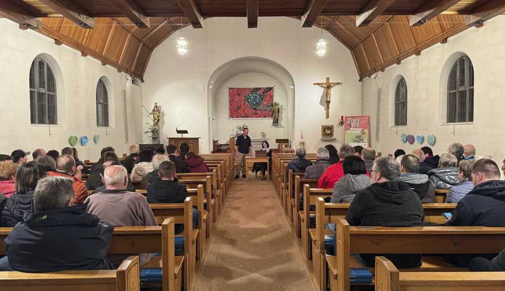 70 Bürgerinnen und Bürger nahmen an der Versammlung der Ortsgemeinde teil. 