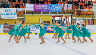 37. Swisscup in Widnau: Ein Dutzend Schlittschuhpaare im Gleichschritt