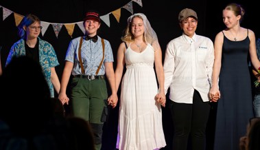 Die Theaterjugend Witwìt präsentierte eine kreative Eigenproduktion mit zwei Happy Ends