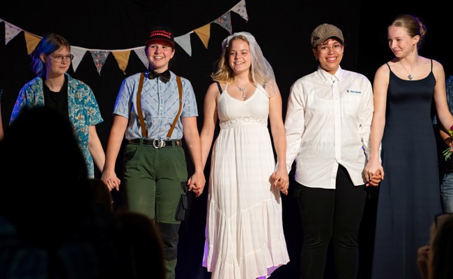 Die Theaterjugend Witwìt präsentierte eine kreative Eigenproduktion mit zwei Happy Ends