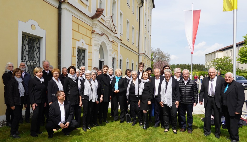 Chor St. Nikolaus bei der Primizfeier Kloster Roggenburg (Bayern)