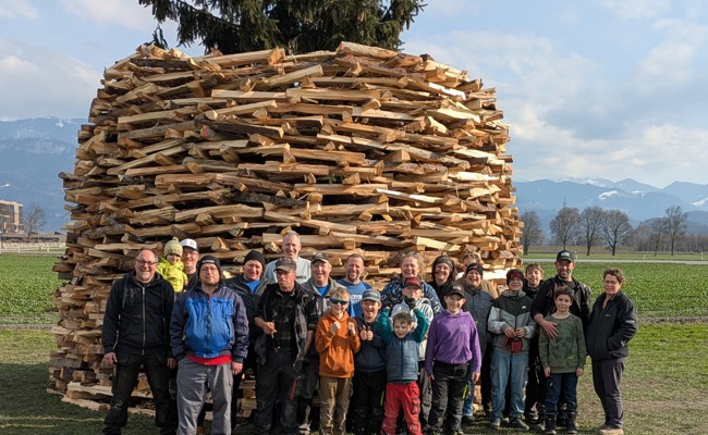 Traditioneller Funken mit Fackelumzug und Festwirtschaft beim Stall Lüchinger