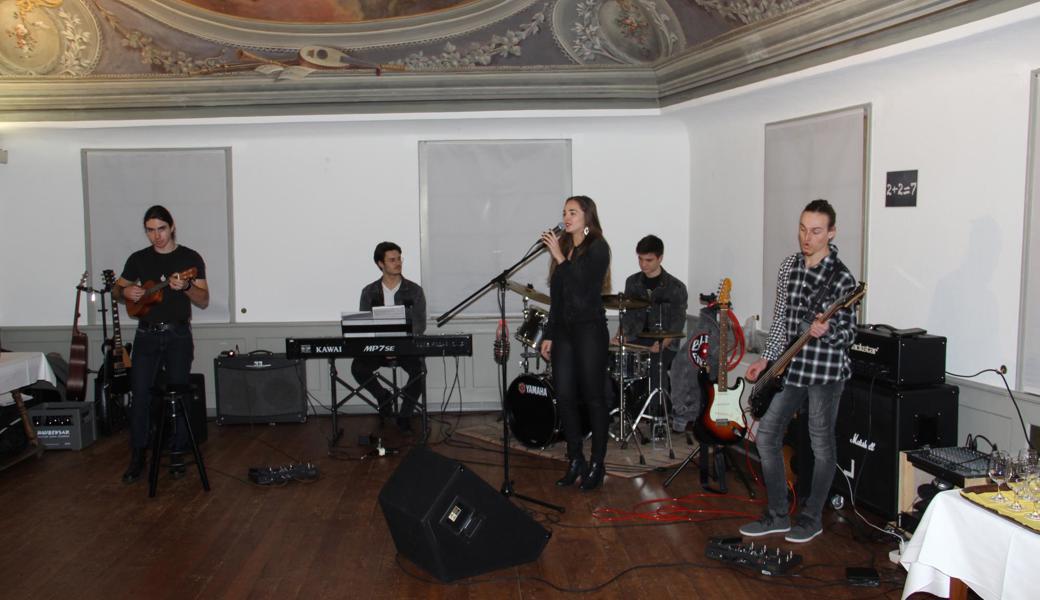 Die Band Blend Friction spielte mehrere Stücke.