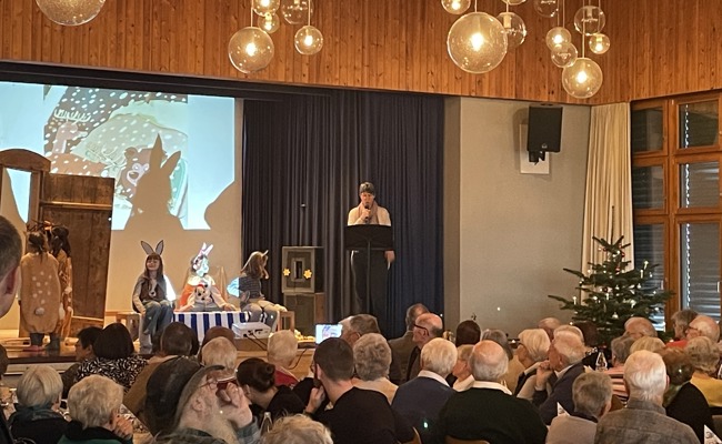 Kirchgemeinden feiern mit Senioren und Seniorinnen Weihnachten