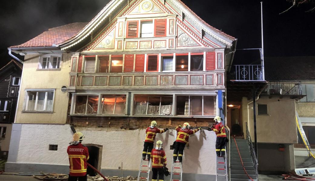 Nachbarn alarmierten die Feuerwehr Oberriet, die den Brand im Restaurant Schäfli schnell unter Kontrolle bringen konnte.  