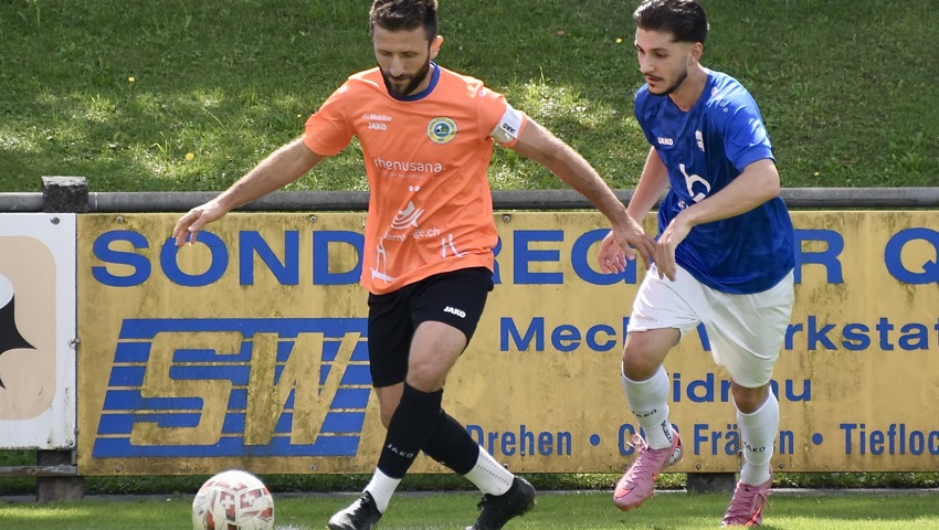 Das letzte Aufeinandertreffen zwischen Diepoldsau-Schmitter (in Orange) und Widnau II gewannen die FCW-Reserven.