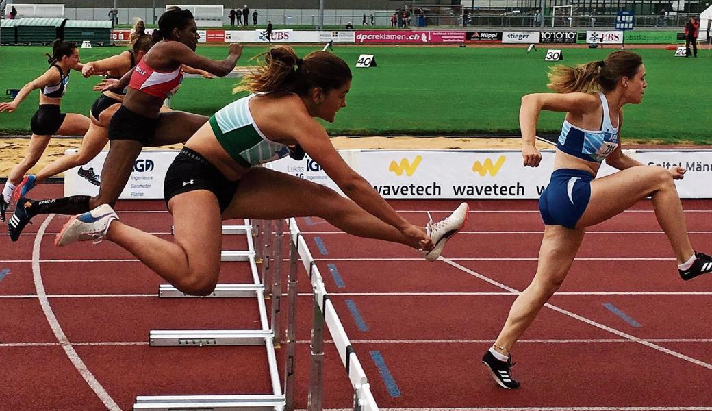 Larissa Bertényi (2. v.  r.) musste sich in Jona nur von einer Konkurrentin geschlagen geben. 