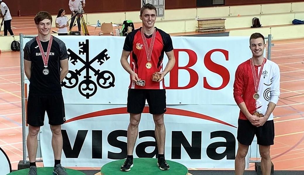 Fabio Kobelt (Mitte) gewinnt Gold an der Schweizer Meisterschaft.