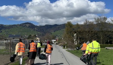 Jetzt auch am Sonntag im Einsatz: Fleissige Hände für ein sauberes Städtli