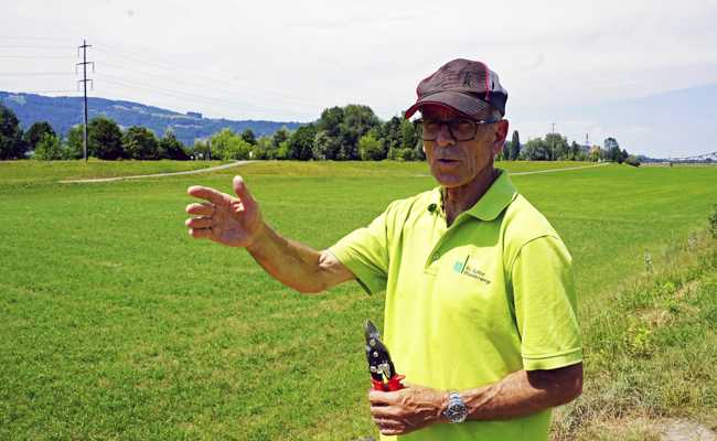 Ehrenamt mit Schlüsseln und Schrauben: So kümmern sich Freiwillige um Wegweiser