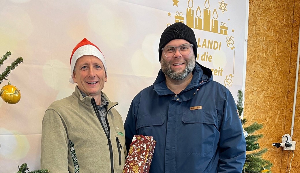 Geschäftsführer Patrick Zäch, 2'000te Genossenschafter Andreas Walt Geschäftsführer Patrick Zäch, 2'000te Genossenschafter Andreas Walt