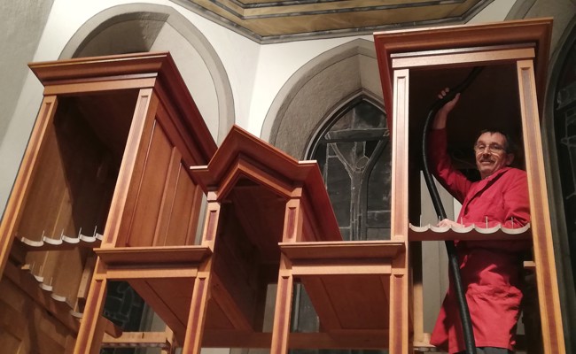 Pfeifen von Schmutz befreit: Jetzt gibt es ungewohnte Einblicke in die Orgel
