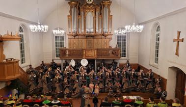 Fasnachtsgottesdienst bunt gestaltet mit Guggenmusik und Reimen