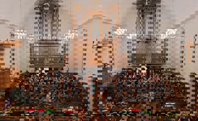 Fasnachtsgottesdienst bunt gestaltet mit Guggenmusik und Reimen