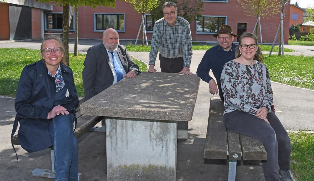 Die Arbeitsgruppe für den Religionsunterricht an der OMR (von links): Sabine Gritzner-Stoffers (Pfarrerin in der Reformierten Kirchgemeinde Berneck-Au-Heerbrugg), Reinhard Paulzen (Pastoralassistent in der Seelsorgeeinheit Berneck-Au-Heerbrugg), Markus Waser (Schulleiter OMR), Jens Mayer (reformierter Pfarrer, Balgach) und Alexandra Moser (Religionspädagogin in Katholisch Balgach).