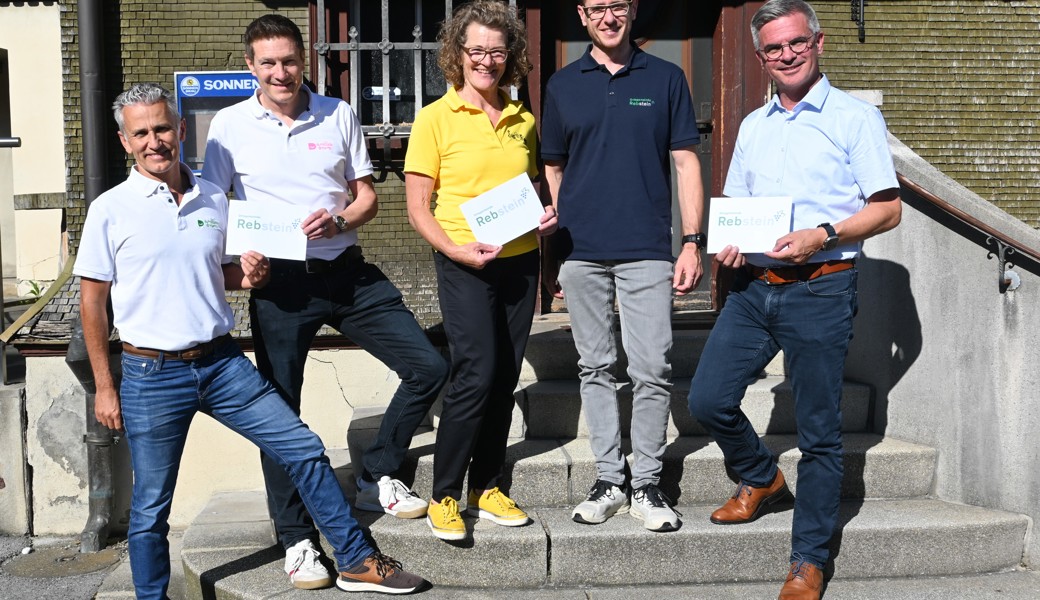 Foto v.l.: Daniel Manser und Jens Keel (beide A Million Dreams), Christina Frei (Sunsingers), Marco Litscher (Ortsgemeinde Rebstein) und Patrick Benz (Rhyboot)