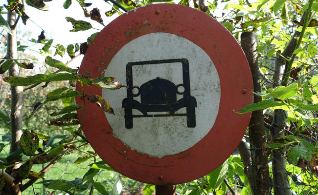Schild mit Seltenheitswert: Erinnerung an Auto-Pioniere