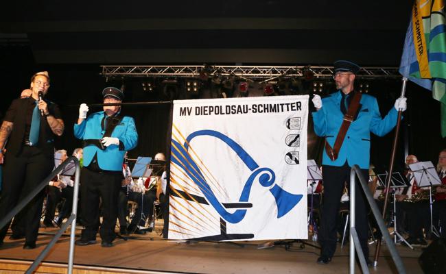 MV Diepoldsau-Schmitter: Kraftvolle Symbolik in neuer Fahne