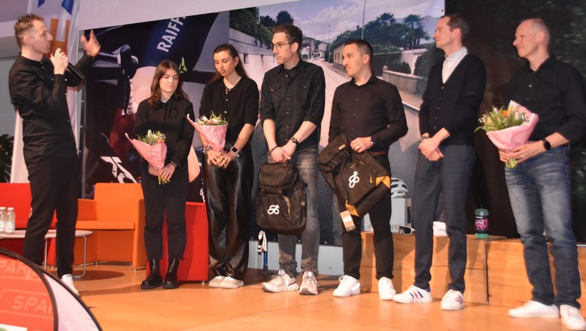Markus Rohner stellt die Mitglieder der Teamleitung vor (v.l.): Alessia Sträuli, Tamara Beran, Beat Anderegg, René Planchet, Manuel Conrad und Patrick Loher. Markus Rohner stellt die Mitglieder der Teamleitung vor (v.l.): Alessia Sträuli, Tamara Beran, Beat Anderegg, René Planchet, Manuel Conrad und Patrick Loher.