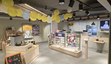 Die Filiale um 90 Grad gedreht - die Post im Dorf zeigt sich mit frischem Glanz und neuem Konzept Die Filiale um 90 Grad gedreht - die Post im Dorf zeigt sich mit frischem Glanz und neuem Konzept