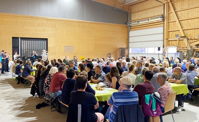 Feldgottesdienst und ein Astronautentrainer