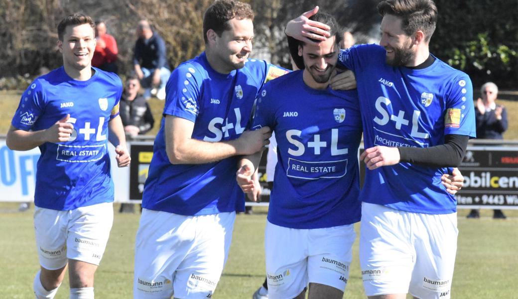 Der FC Widnau will nach zwei sieglosen Spielen zum Rückrundenauftakt am Sonntag den ersten Sieg im neuen Jahr bejubeln. Auf dem Bild (von links) Noah Thönig, Valentin Aggeler, Sahin Kaya und Ilija Ivic.