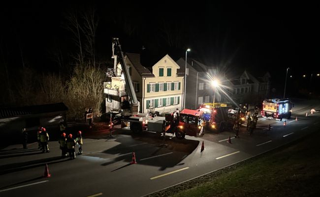 Feuer brach auf Terrasse eines alten Hauses aus - dann verhinderte ein Nachbar Schlimmeres