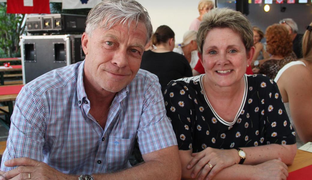 Gemeindepräsident Reto Friedauer ist in den Ferien. Den Gemeinderat vertraten Bruno Zoller und Jacqueline Stäbler. Stäbler ist die erste Stellvertreterin des Präsidenten, Zoller der zweite.