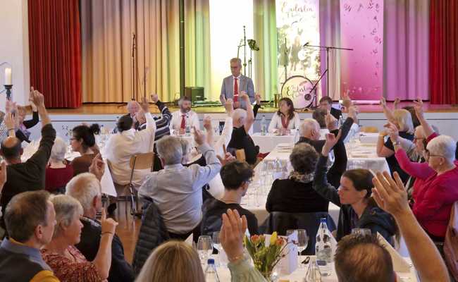 Gut besuchte Versammlung – Ausklang mit «Bürgertrunk» und Musik