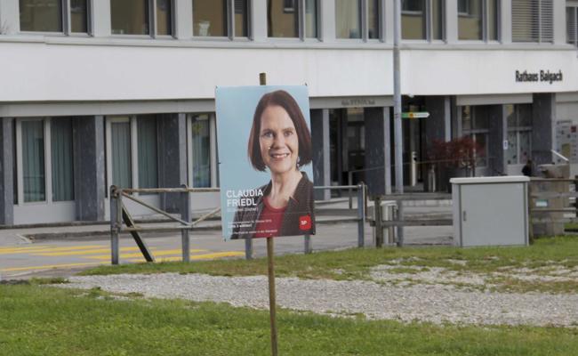0, 0 ,1, 0 ,1, 1, 0, 1, 0, 0, 1 – total fünf Frauen