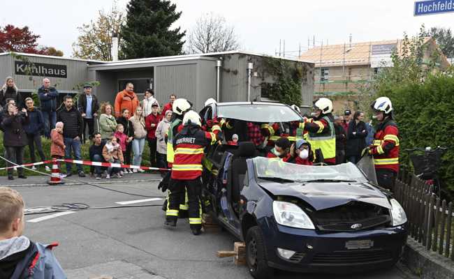 Hauptübung der Feuerwehr Oberriet: 120 Zuschauer erleben spannende Rettungsszenarien