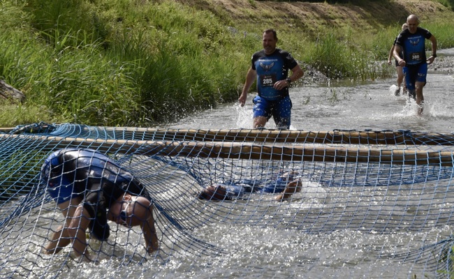 Bei brütender Hitze über Stock und Stein und durch Wasser