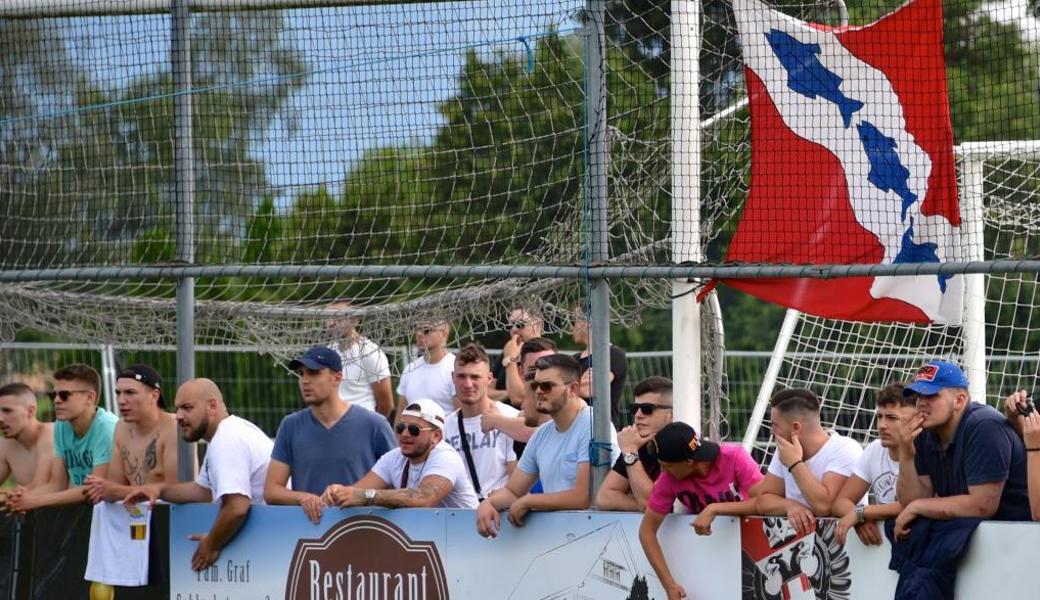 Rheinecks Fans waren bereit, um den ersten 2.-Liga-Aufstieg seit fast 50 Jahren zu feiern.