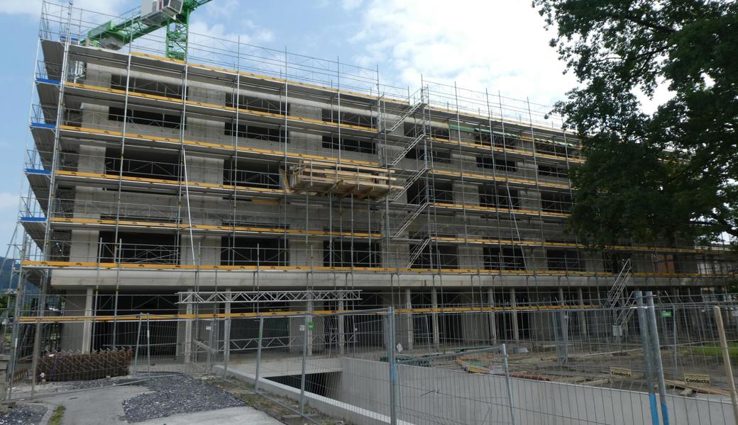 Die Mauerziegel-Fassade bekommt der neue C-Trakt nach den Sommerferien.