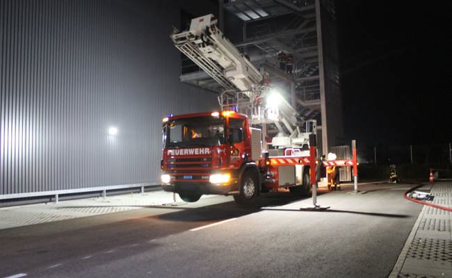 Feuerwehren übten den Ernstfall in der neuen Produktionshalle