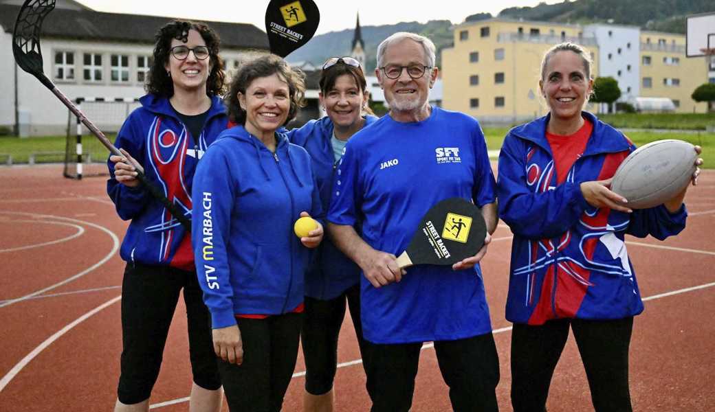 OK-Präsident Paul Bucher freut sich mit den OK-Mitgliedern (v. l.) Tamara Fässler-Spirig, Marlène Egli, Anita Schick und Cornelia Rohner auf den Sport-Fit-Tag in Marbach.