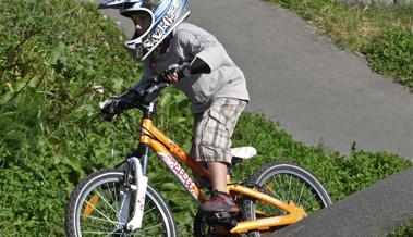Buntes Treiben auf dem Pumptrack