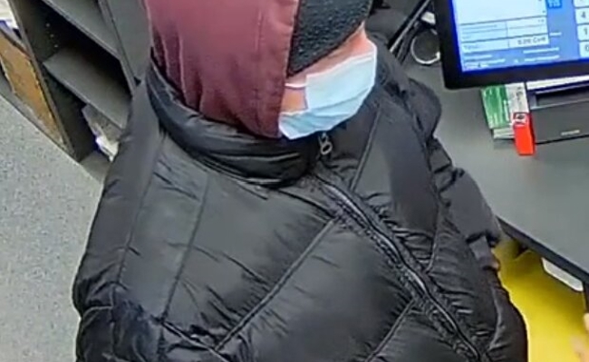 Fahndung: Polizei bittet öffentlich nach Tankstellenüberfall um Hinweise